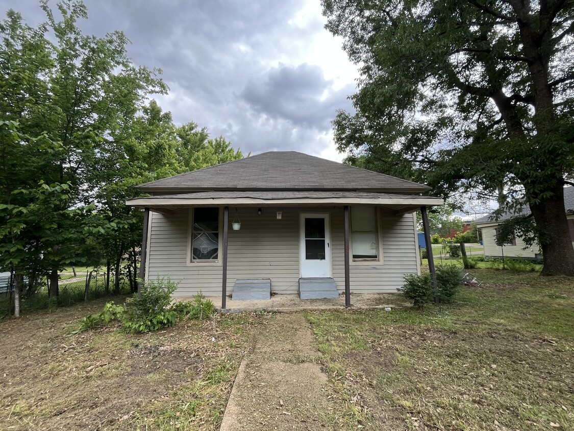 Foto principal - 1518 S College St