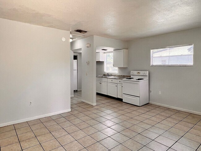 Building Photo - 329 7th St SW