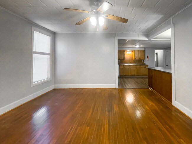 Foto del edificio - 815 W University Ave