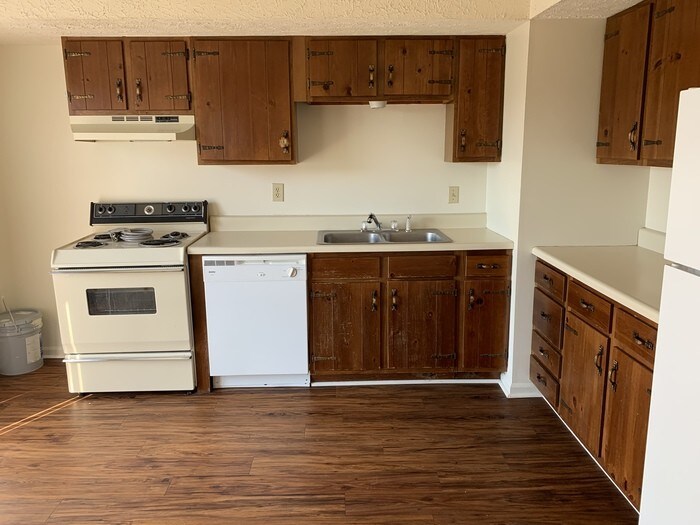 Building Photo - Two Bedroom with Basement in Campbell County