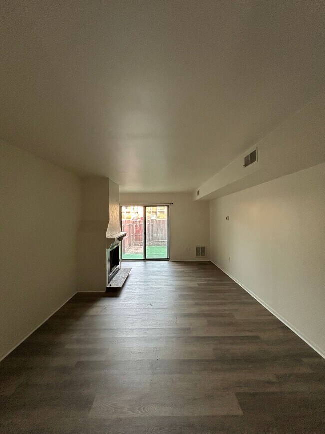 Building Photo - Lovely 1 BR / 1 BA Apartment in Mt. Joy Area!