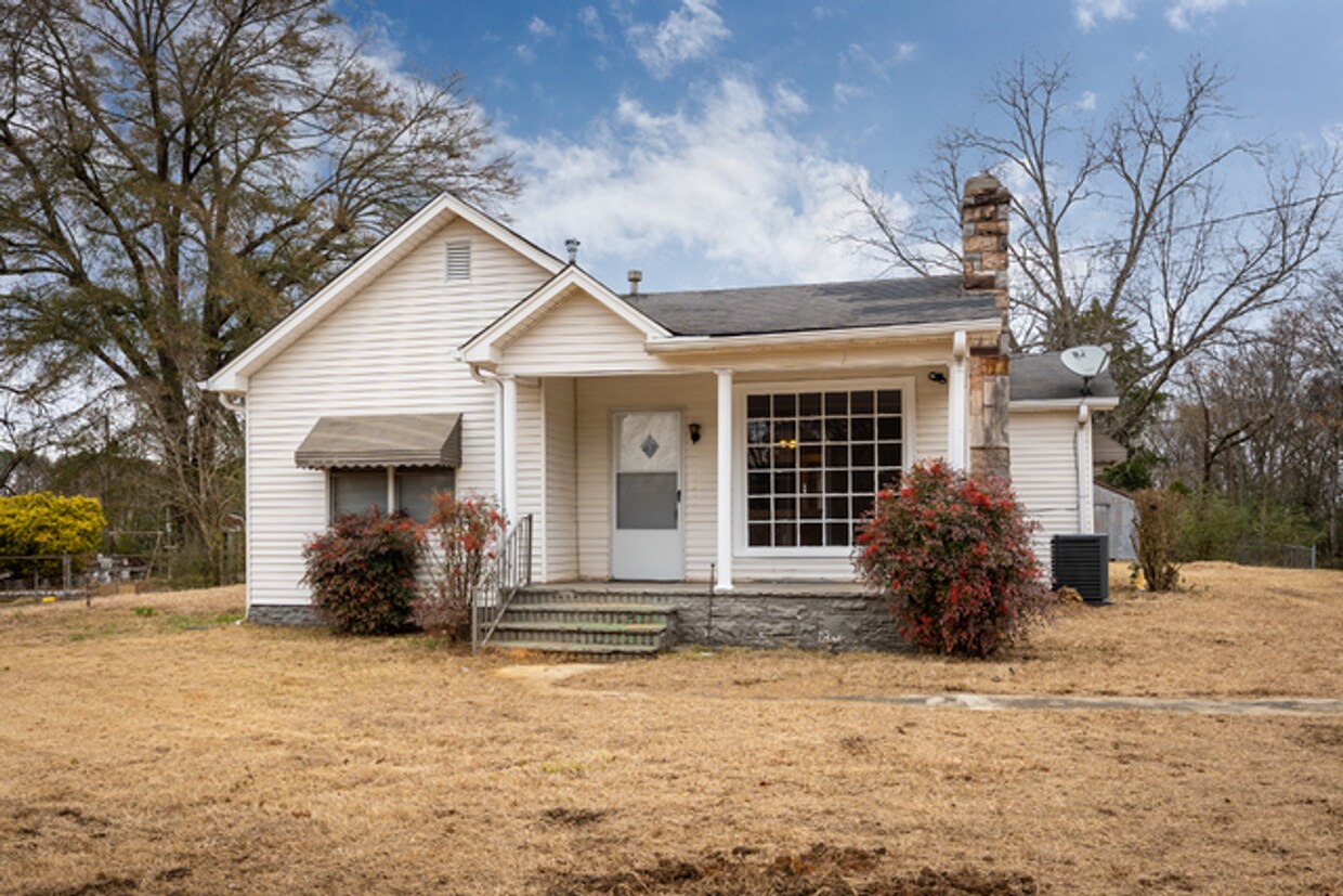 Primary Photo - Newly renovated 1930s house waiting to bec...