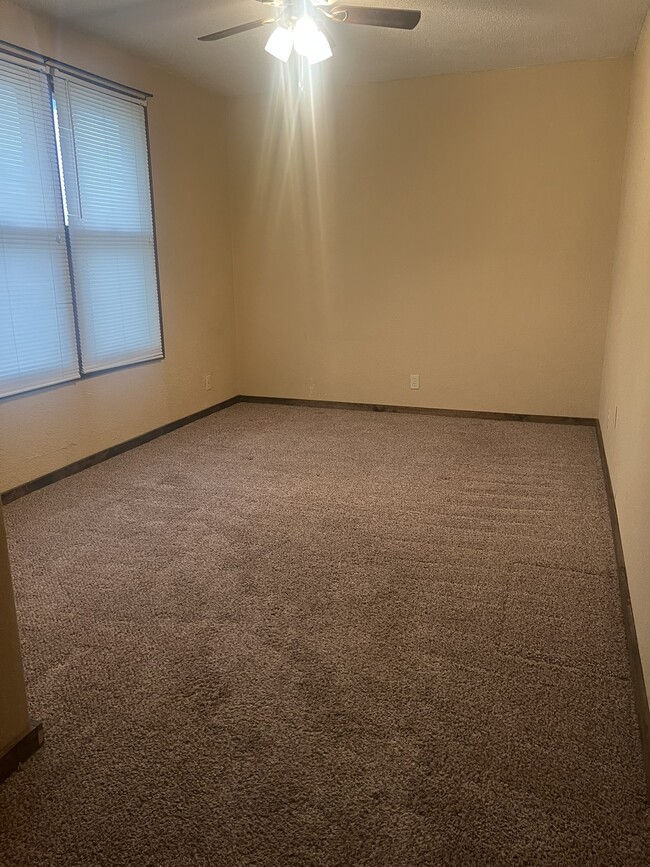 Foto del edificio - 106 N 3rd St