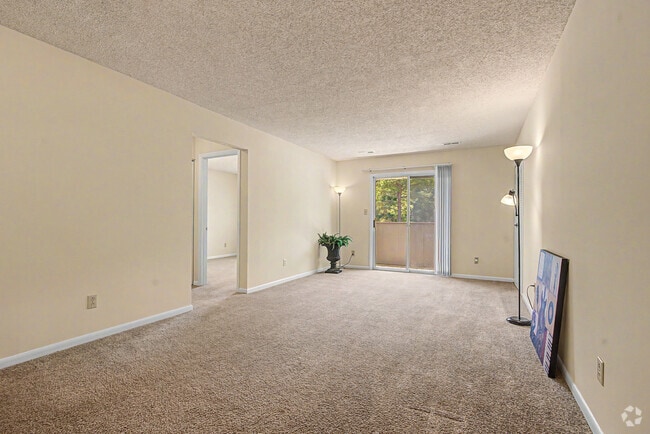 Deluxe 2BR, 1BA - 815SF - Living Room / Dining Room - Windmill Way Apartments