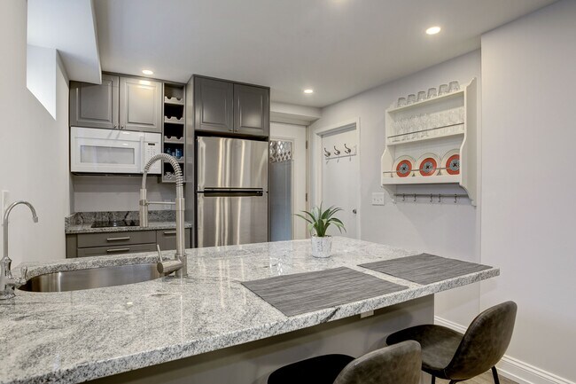 Foto del edificio - 7562 8th St NW