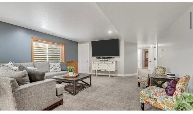 Building Photo - 9789 Timp View Dr