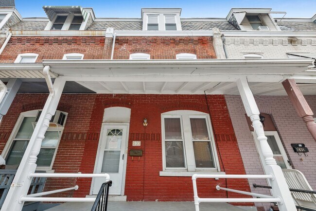 Foto del edificio - Spacious 5-Bed Renovated Home with Modern ...