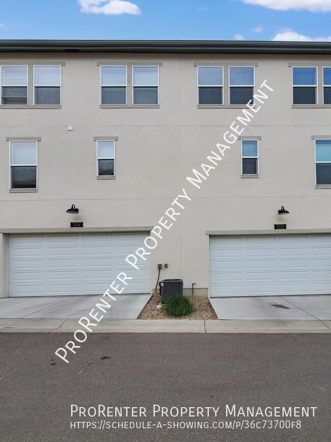 Building Photo - Like New 3 Bed, 2.5 Bath Layton Townhome