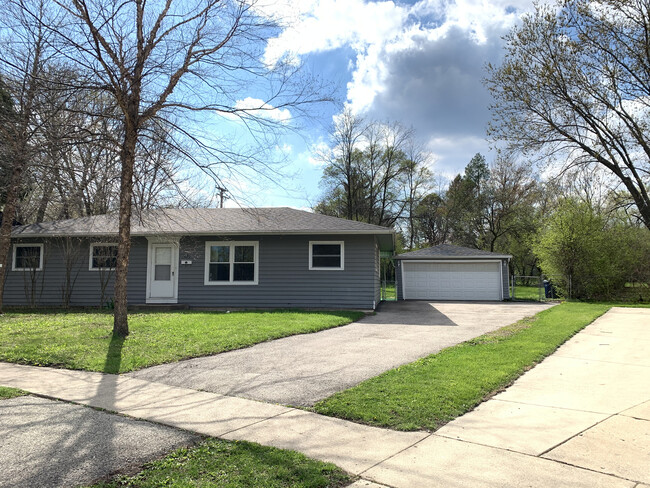Building Photo - 420 Cherry Valley Rd