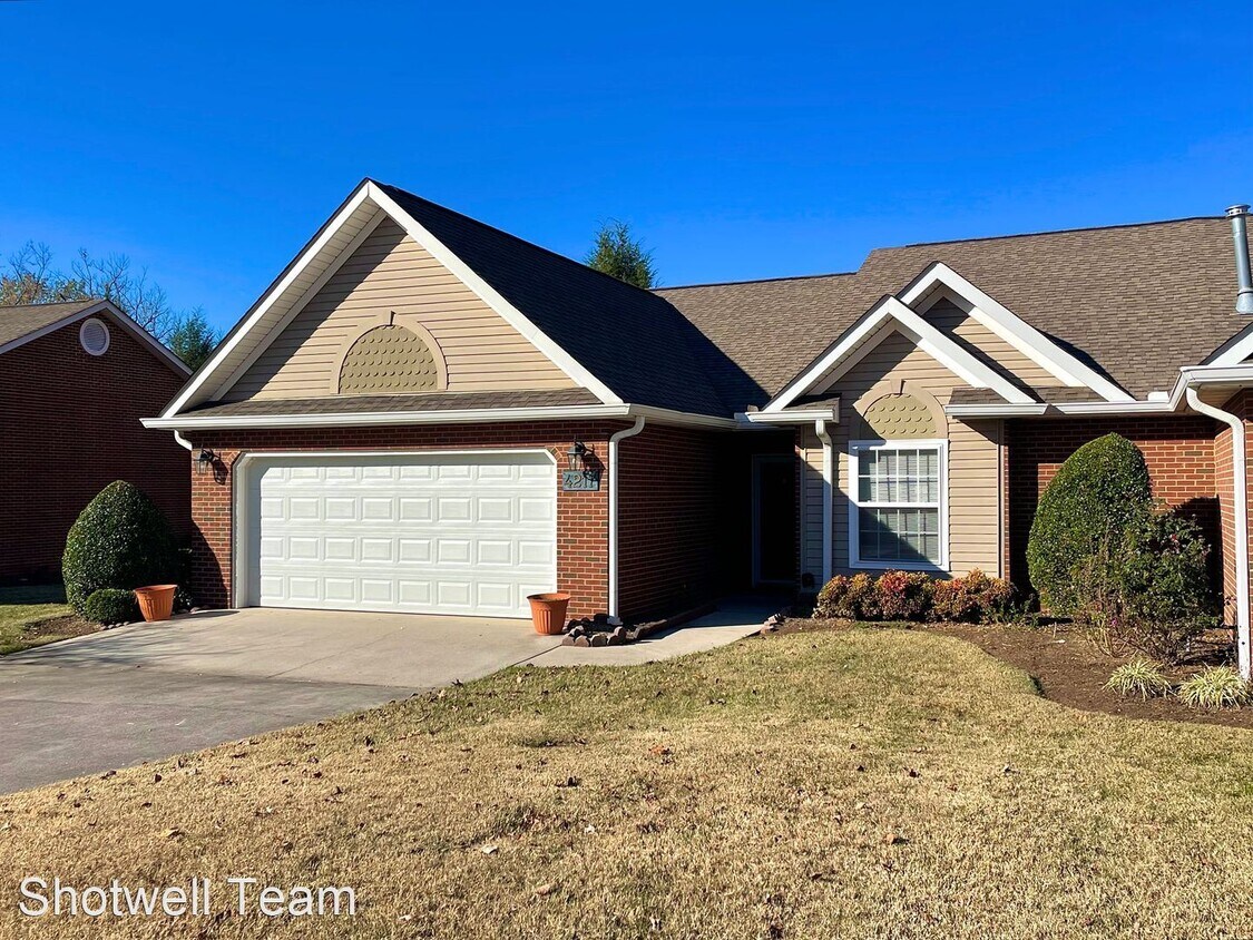 2 br, 2 bath House 4217 Plum Field Way House Rental in Knoxville