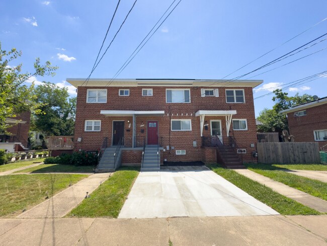 Building Photo - 4930 Winthrop St