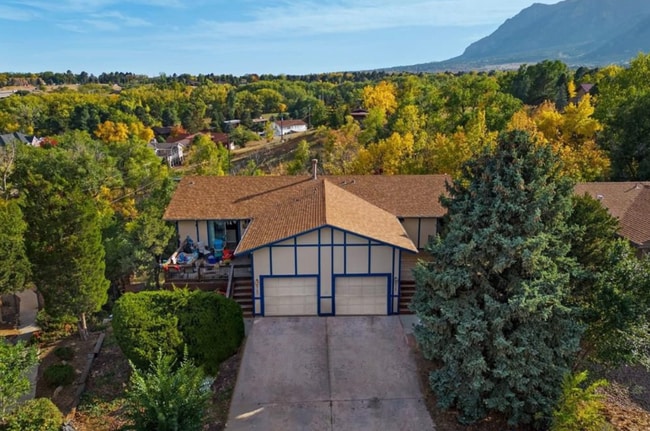 Foto del edificio - 2165 Broadmoor Rd Cir