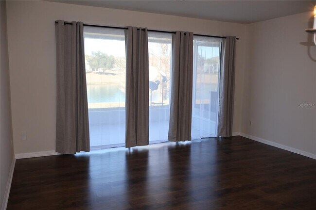 Foto del edificio - 4953 SW 45th Cir