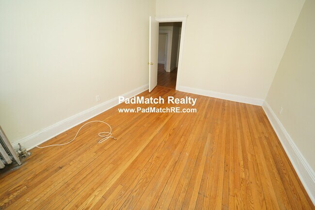 Building Photo - 127 Sutherland Rd