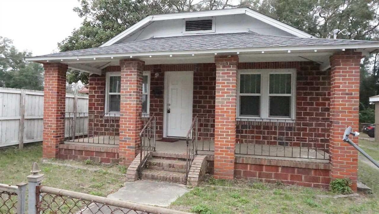 Primary Photo - 803 N E St