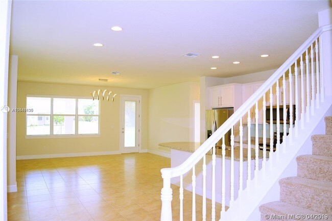 Building Photo - 1102 Banyan Drive
