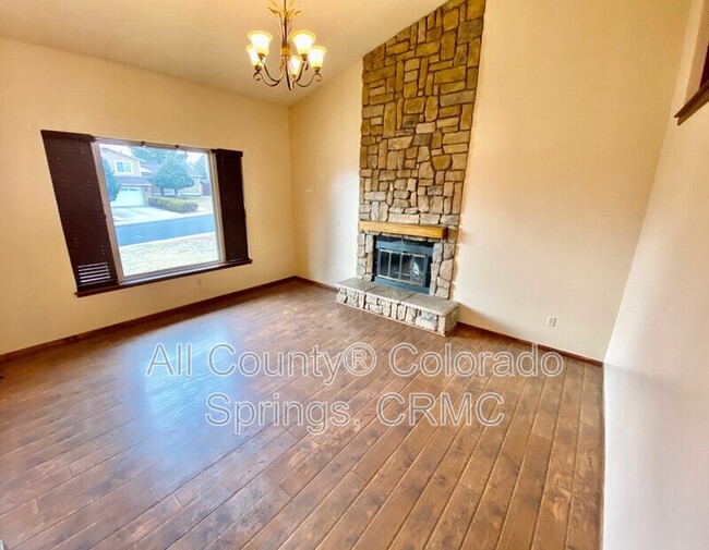 Building Photo - 825 Quail Lake Circle