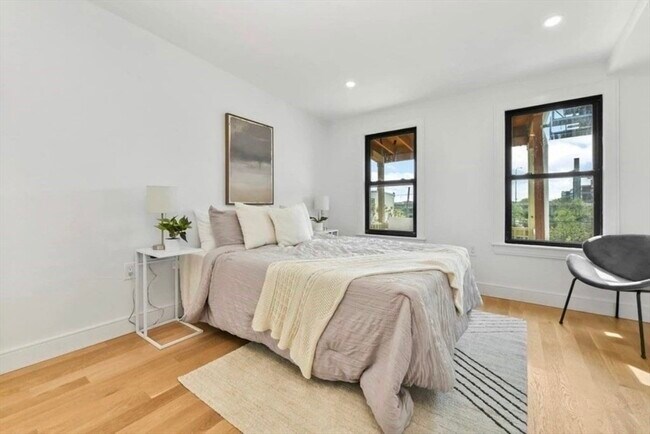 Foto del edificio - 145 Chelsea St