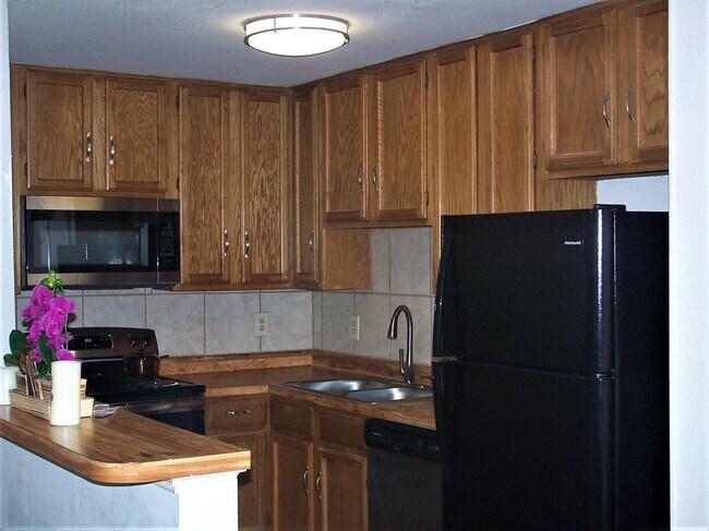 Building Photo - 4803 Hamilton Wolfe Rd