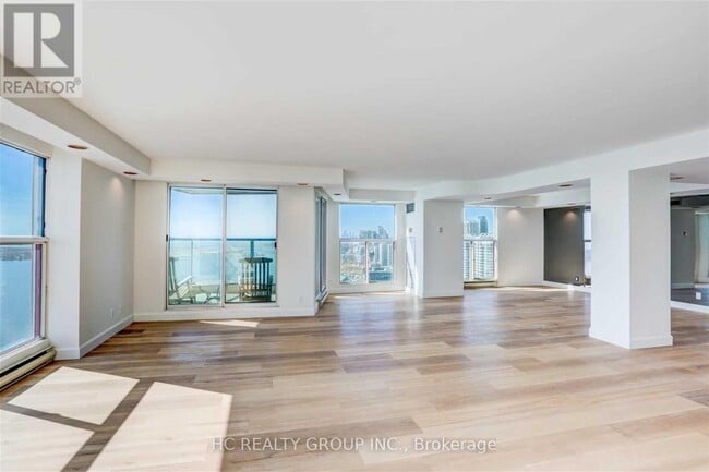 Building Photo - 99 Harbour Square