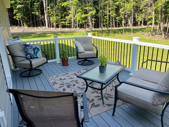 Building Photo - New 3 bed, 3 bath house with in law apt on...