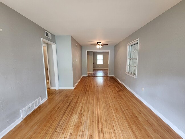 Foto del edificio - 1315 S White Station Rd