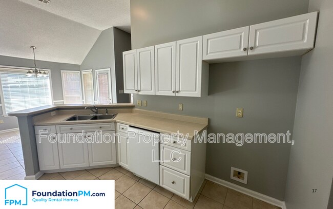 Building Photo - 400 Amundsen Cove