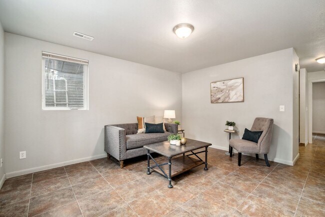 Foto del edificio - 810 W Laurel St