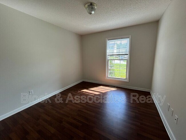 Foto del edificio - 6088 Yeaton Glen Dr