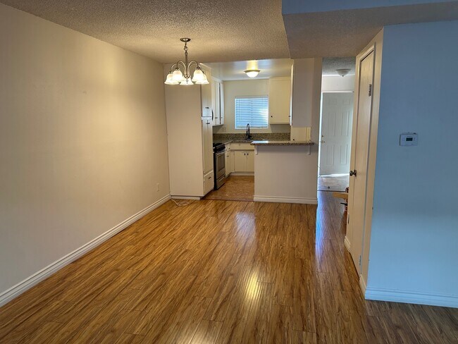 Foto del edificio - 727 E Tujunga Ave