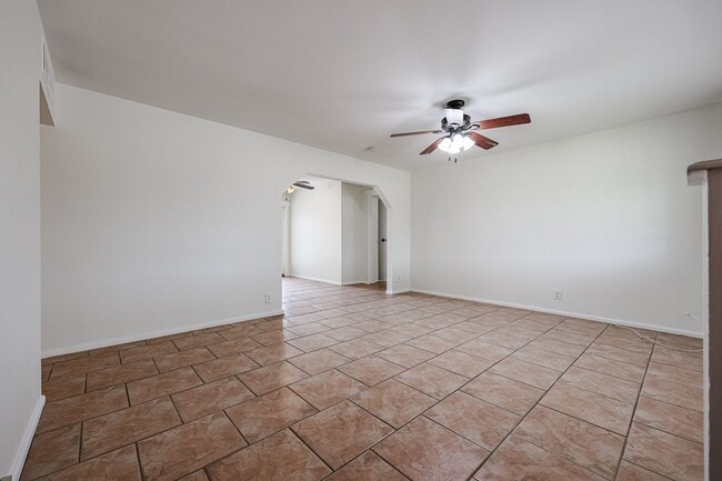 Building Photo - Charming Tempe 4Bedroom5 PLUS/3Bathroom Ho...