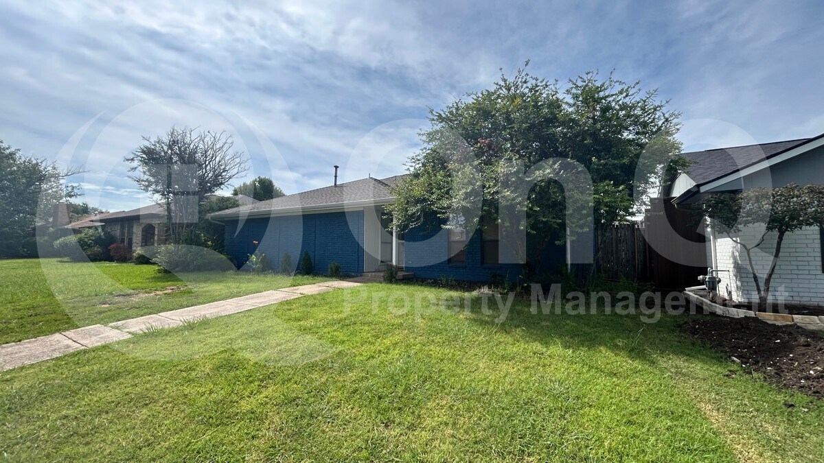 Foto principal - 409 Stoneybrook Dr