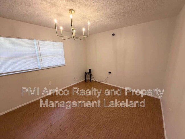 Building Photo - 1211 Robert King High Dr