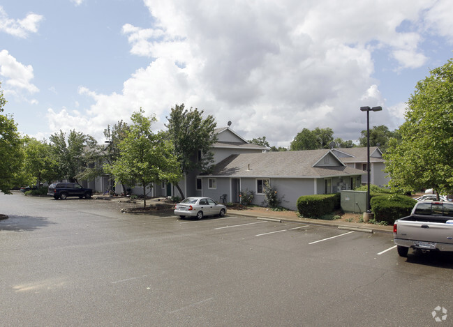 Foto del edificio - Cameron Park Village Apartments