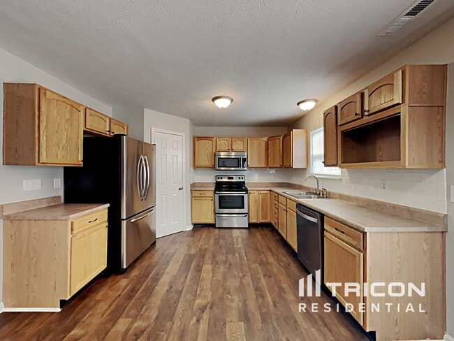 Foto del edificio - 722 Bluff Creek Dr
