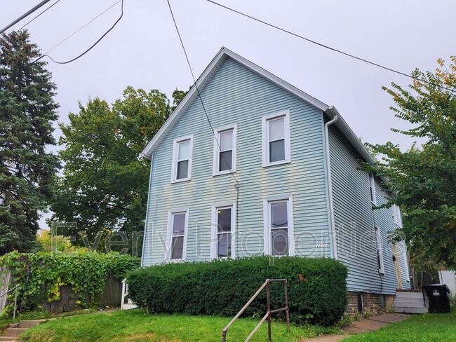 Building Photo - 2221 Harriet St
