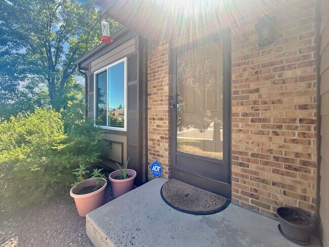 Foto del edificio - $0 DEPOSIT OPTION. DESIRABLE DAKOTA STATION SPLIT-LEVEL HOME WITH 3 BEDROOMS, 2 BATHS, AND SPACIO...