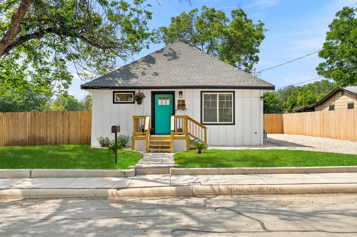 Primary Photo - 402 Eskimo St