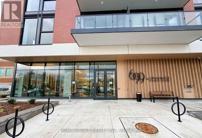 Photo du bâtiment - 699 Sheppard Ave E