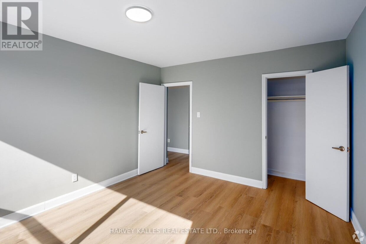 Building Photo - 4-204 Greentree Ct