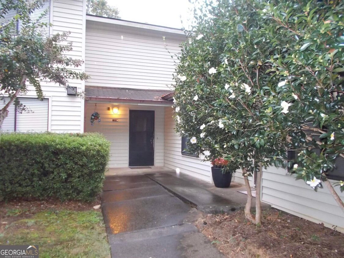 Primary Photo - 1070 Country Ct