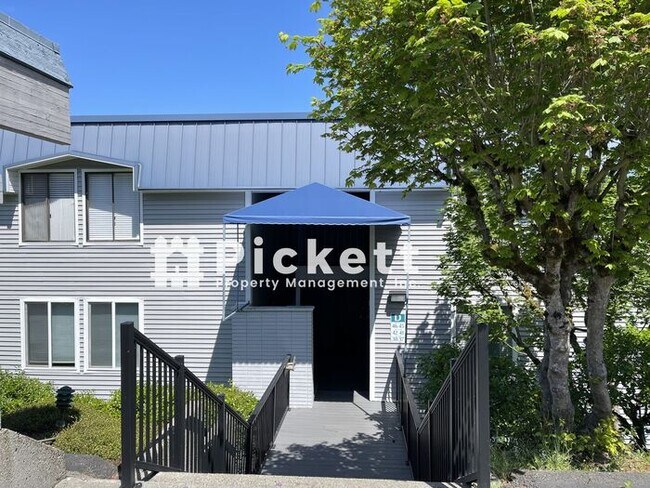 Building Photo - Incredible View from Updated 2 Bedroom Con...