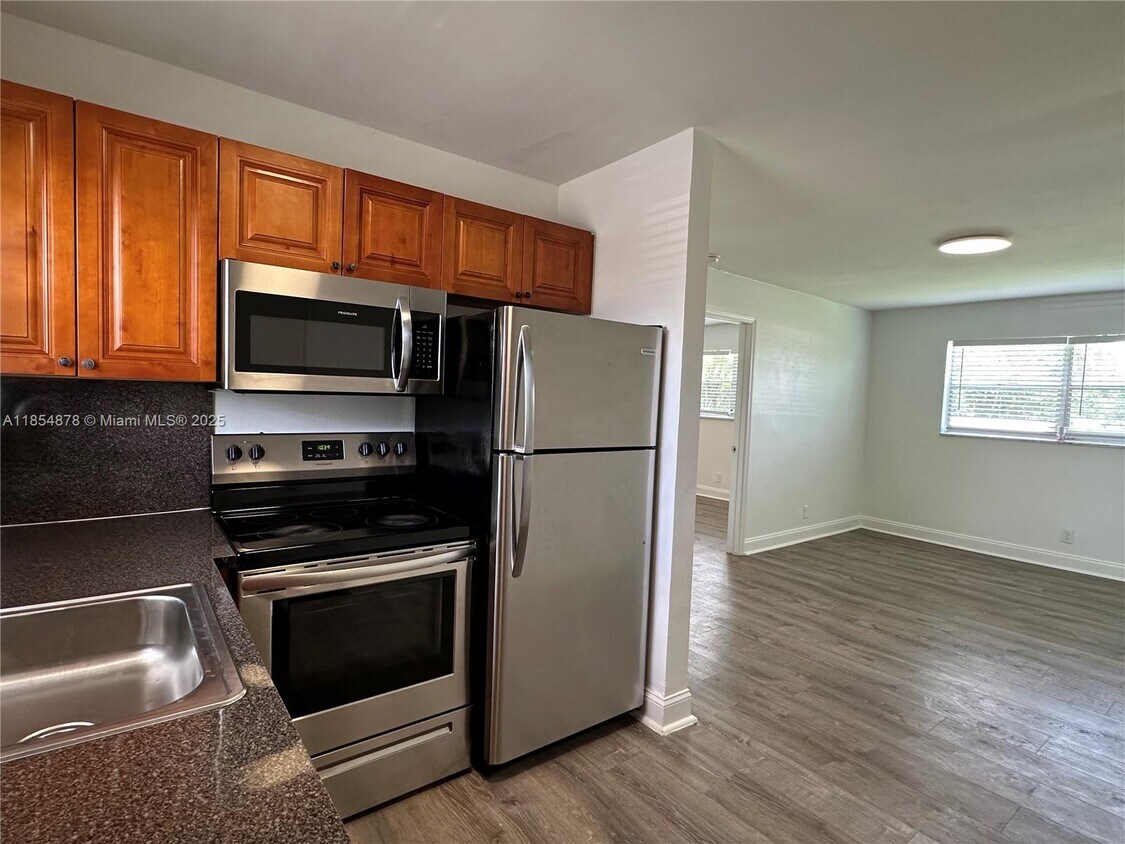 Foto principal - 5661 SW 36th Ct