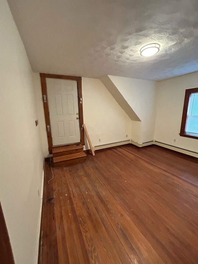 Building Photo - 35 Esmond St