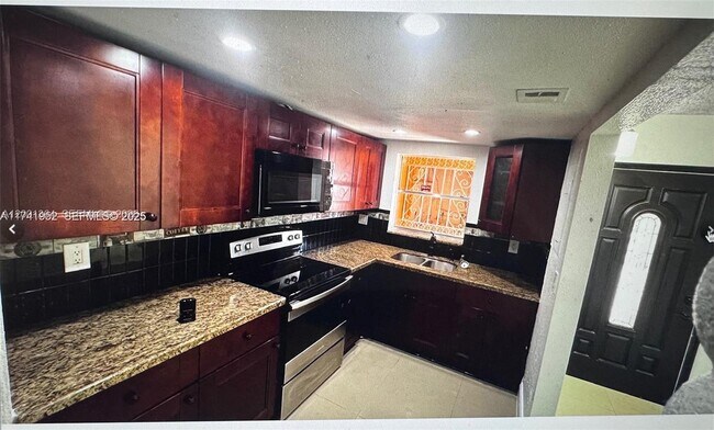 Foto del edificio - 4372 W 11th Ln