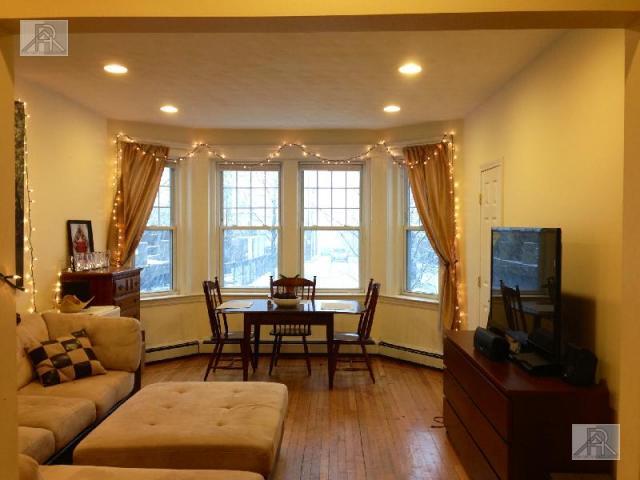 Foto del edificio - 4 bedroom in Brookline MA 02446