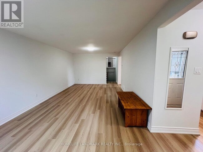 Building Photo - 1262 Napier Crescent