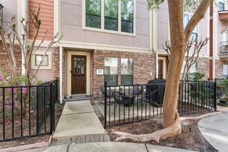 Building Photo - 1045 W 22nd St