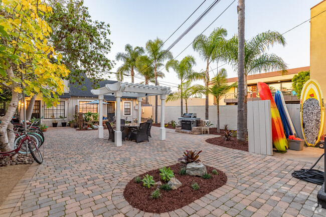 Courtyard - 1036 B Ave