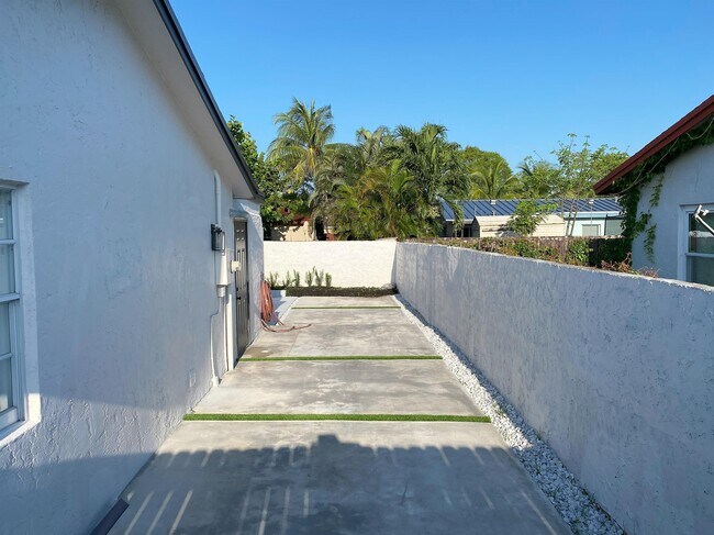 Building Photo - 4191 SW 56th Ave